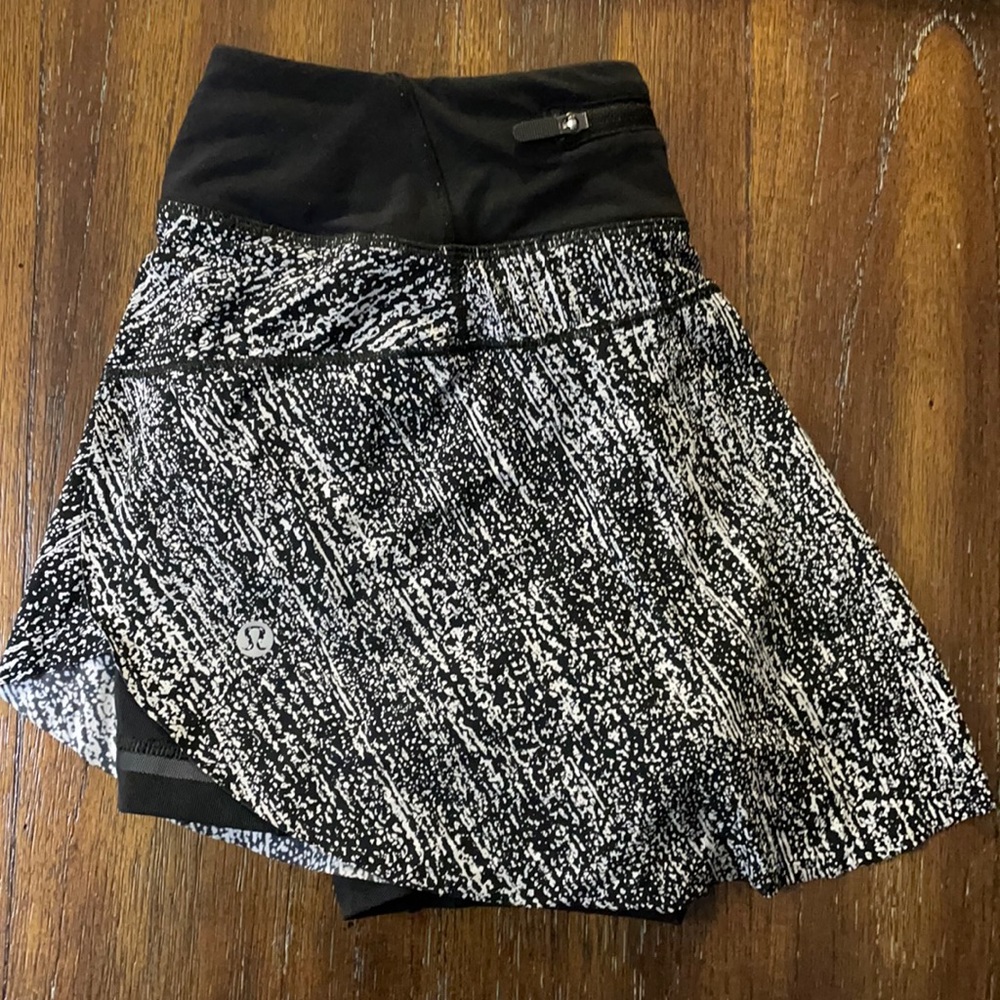 Lululemon skirt, size 4.